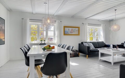 Starki - 800M from the Sea: Holz, Möbel, Interior Design, Decke, Flooring, Zuhause, Fussboden, Holzboden, Wohnzimmer, Light Fixture