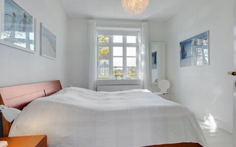 Starki - 800M from the Sea: Bett, Möbel, Schlafzimmer, Interior Design, Fussboden, Flooring, Bedding, Bettdecke, Holz, Decke