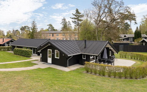 Ruut - 200M from the Sea: Flooring, Wand, Fussboden, Interior Design, Holz, Decke, Holzboden, Beleuchtung, Möbel, Laminatboden