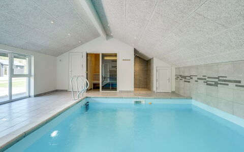 Ruut - 200M from the Sea: Flooring, Wand, Fussboden, Interior Design, Holz, Decke, Holzboden, Beleuchtung, Möbel, Laminatboden