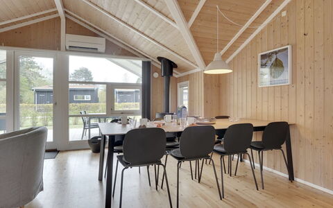 Ruut - 200M from the Sea: Flooring, Wand, Fussboden, Interior Design, Holz, Decke, Holzboden, Beleuchtung, Möbel, Laminatboden
