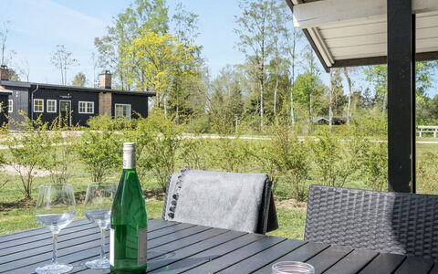 Ruut - 200M from the Sea: Flooring, Wand, Fussboden, Interior Design, Holz, Decke, Holzboden, Beleuchtung, Möbel, Laminatboden
