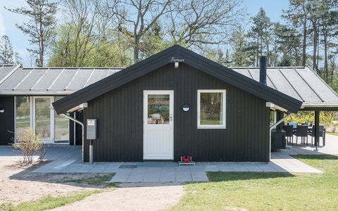 Ruut - 200M from the Sea: Flooring, Wand, Fussboden, Interior Design, Holz, Decke, Holzboden, Beleuchtung, Möbel, Laminatboden