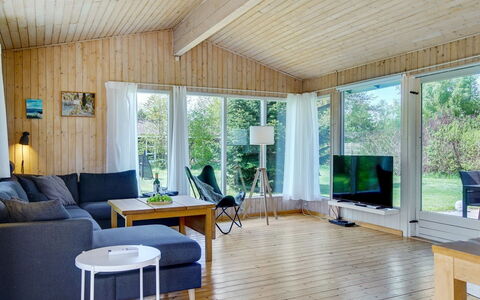 Morle - 600M from the Sea: Holz, Interior Design, Möbel, Flooring, Zuhause, Decke, Fussboden, Haus, Hütte, Wohnzimmer