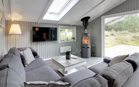 Cajsa - 1.5Km from the Sea: Dach, Haus, Zuhause, Hütte, Tür, Abstellgleis, Deck, Veranda, Planke, Hartholz