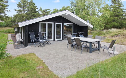 Cajsa - 1.5Km from the Sea: Dach, Haus, Zuhause, Hütte, Tür, Abstellgleis, Deck, Veranda, Planke, Hartholz