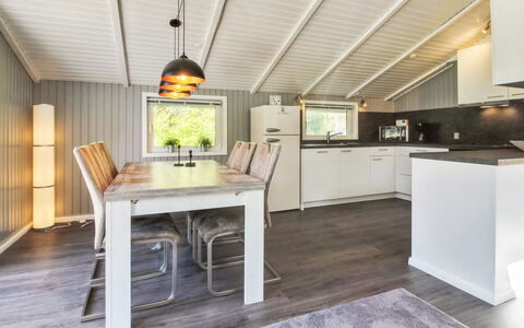 Cajsa - 1.5Km from the Sea: Dach, Haus, Zuhause, Hütte, Tür, Abstellgleis, Deck, Veranda, Planke, Hartholz