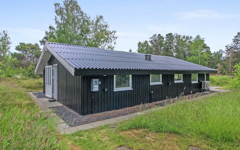 Cajsa - 1.5Km from the Sea: Dach, Haus, Zuhause, Hütte, Tür, Abstellgleis, Deck, Veranda, Planke, Hartholz
