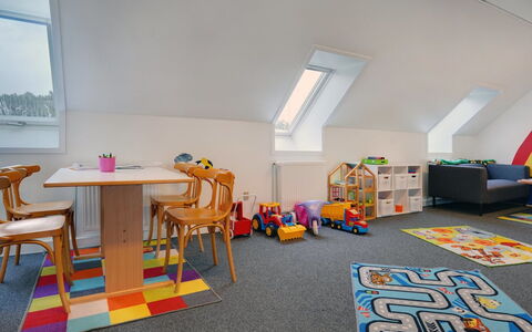 Eick - 2.5Km from the Sea: Flooring, Interior Design, Fussboden, Decke, Zimmer, Möbel, Teppich, Stuhl, Farbe, Wohnzimmer