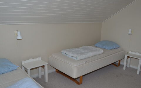 Eick - 2.5Km from the Sea: Holz, Fussboden, Schlafzimmer, Textil, Flooring, Bett, Möbel, Bettdecke, Interior Design, Linens