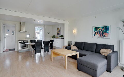 Eick - 2.5Km from the Sea: Möbel, Couch, Flooring, Wohnung, Zuhause, Fussboden, Wohnzimmer, Holzboden, Hartholz