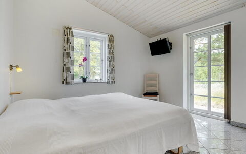 Nana - 4Km from the Sea: Holz, Decke, Interior Design, Fussboden, Flooring, Schlafzimmer, Bett, Zuhause, Möbel, Bettdecke