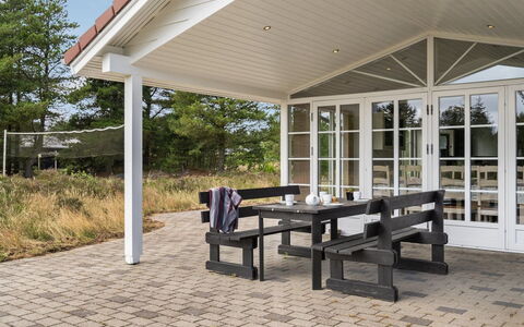 Nana - 4Km from the Sea: Holz, Veranda, Dach, Tür, Schatten, Outdoor Struktur, Hütte, Gartenmöbel, Deck, Terrasse