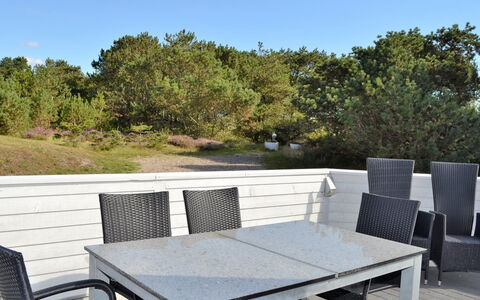 Niilo - 1.7Km from the Sea: Möbel, Gartenmöbel, Tabelle, Tisch Im Freien, Stuhl, Küche & Esszimmer Tisch, Terrasse, Deck, Kaffetisch