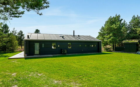 Tea - 2.7Km from the Sea: Zuhause, Hütte, Abstellgleis, Hartholz, Schatten, Planke, Design, Estate, Veranda, Deck