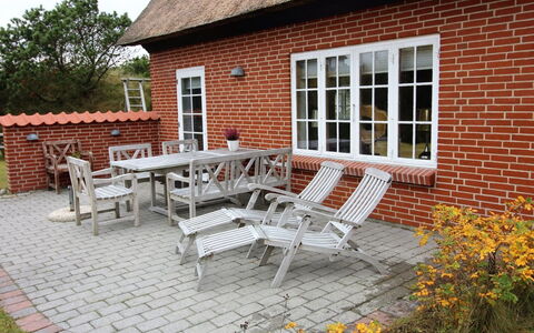 Lioba - 400M from the Sea: Dach, Haus, Zuhause, Hütte, Abstellgleis, Estate, Auffahrt, Gartenbauten, Garten, Schuppen
