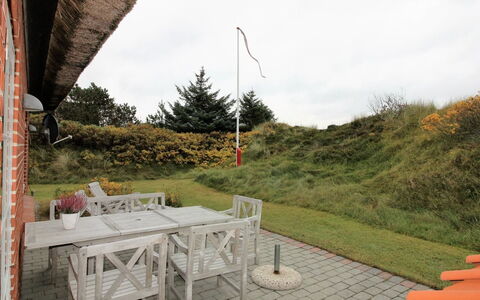 Lioba - 400M from the Sea: Dach, Haus, Zuhause, Hütte, Abstellgleis, Estate, Auffahrt, Gartenbauten, Garten, Schuppen