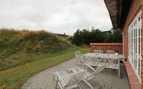 Lioba - 400M from the Sea: Dach, Haus, Zuhause, Hütte, Abstellgleis, Estate, Auffahrt, Gartenbauten, Garten, Schuppen
