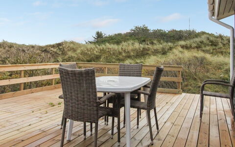 Ami - 200M from the Sea: Holz, Zuhause, Veranda, Deck, Hartholz, Dach, Holzbeize, Holzboden, Eco Hotel