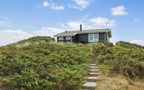 Ami - 200M from the Sea: Holz, Zuhause, Veranda, Deck, Hartholz, Dach, Holzbeize, Holzboden, Eco Hotel