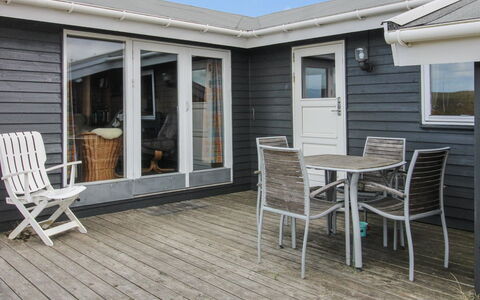 Ami - 200M from the Sea: Holz, Zuhause, Veranda, Deck, Hartholz, Dach, Holzbeize, Holzboden, Eco Hotel