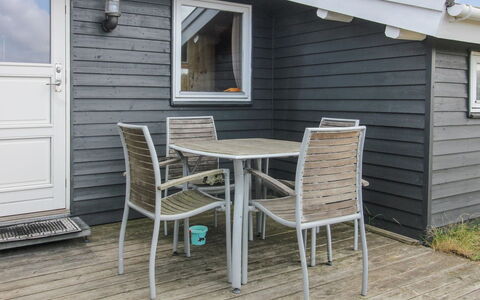 Ami - 200M from the Sea: Holz, Zuhause, Veranda, Deck, Hartholz, Dach, Holzbeize, Holzboden, Eco Hotel