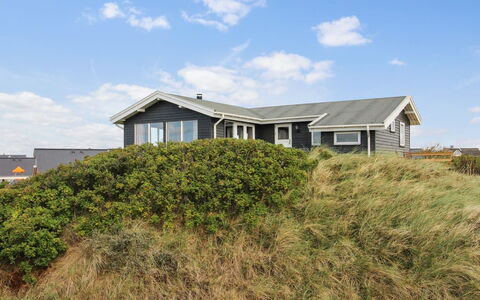 Ami - 200M from the Sea: Holz, Zuhause, Veranda, Deck, Hartholz, Dach, Holzbeize, Holzboden, Eco Hotel