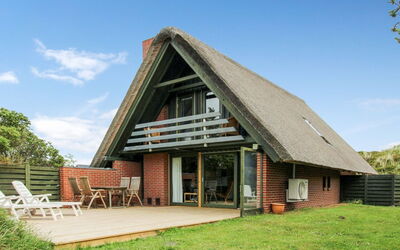 Tofi - 400M from the Sea