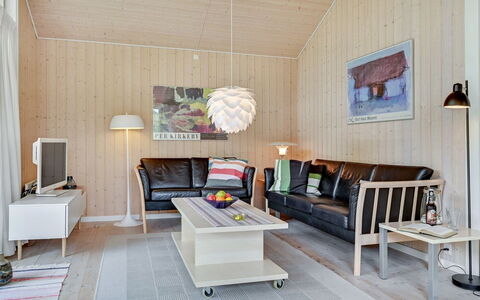 Asvalde - 150M from the Sea: Möbel, Holz, Interior Design, Flooring, Wohnzimmer, Couch, Decke, Fussboden, Zuhause, Beleuchtung