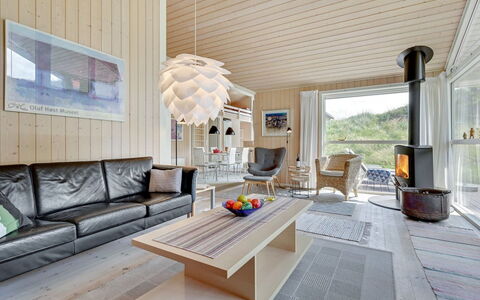 Asvalde - 150M from the Sea: Möbel, Interior Design, Holz, Decke, Flooring, Wohnzimmer, Couch, Fussboden, Light Fixture, Zuhause