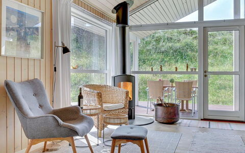 Asvalde - 150M from the Sea: Möbel, Interior Design, Flooring, Holz, Stuhl, Fussboden, Holzboden, Wohnzimmer, Beleuchtung, Zuhause