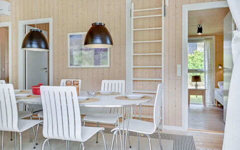 Asvalde - 150M from the Sea: Möbel, Flooring, Interior Design, Holz, Fussboden, Decke, Light Fixture, Stuhl, Esszimmer, Zimmer