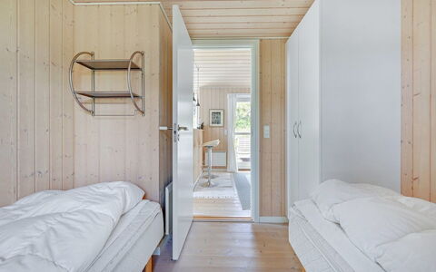 Asvalde - 150M from the Sea: Holz, Schlafzimmer, Flooring, Fussboden, Interior Design, Decke, Bett, Holzbeize, Hartholz, Bettrahmen