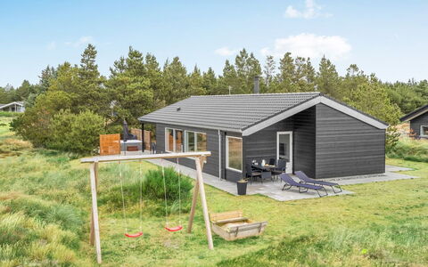 Soili - 1.2Km from the Sea: Dach, Haus, Zuhause, Hütte, Tür, Abstellgleis, Deck, Veranda, Planke, Hartholz