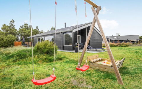 Soili - 1.2Km from the Sea: Dach, Haus, Zuhause, Hütte, Tür, Abstellgleis, Deck, Veranda, Planke, Hartholz