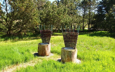 Anka - 2Km from the Sea: Vegetation, Strauch, Frühling, Hütte, Garten, Schatten, Hinterhof, Garten, Stuhl