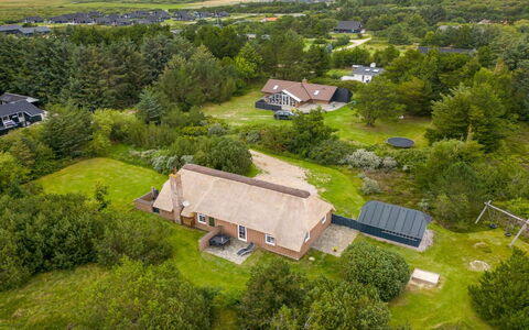 Pasi - 1.2Km from the Sea: Landschaft, Vogelperspektive, Einfach, Haus, Zuhause, Grundstueck, Ländliches Gebiet, Dach, Luftaufnahmen, Estate