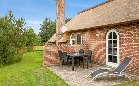 Pasi - 1.2Km from the Sea: Dach, Hütte, Backstein, Bauernhaus, Mauerwerk, Garten, Estate, Dachdecken, Landscaping, Garten
