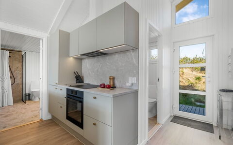 Midja - 800M from the Sea: Flooring, Holz, Major Appliance, Fussboden, Interior Design, Küche, Küchengerät, Decke, Countertop, Cabinetry