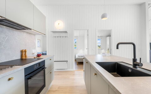 Midja - 800M from the Sea: Küche, Flooring, Countertop, Holz, Interior Design, Cabinetry, Fussboden, Decke, Küchengerät, Zapfhahn