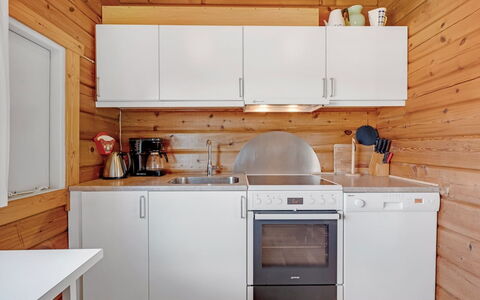 Evelin - from the Sea: Küche, Küchengerät, Holz, Major Appliance, Flooring, Countertop, Fussboden, Interior Design, Decke, Cabinetry
