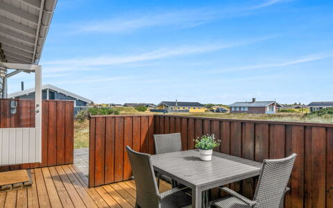 Evelin - from the Sea: Holz, Zuhause, Schatten, Hartholz, Planke, Hütte, Deck, Holzbeize, Daylighting, Veranda