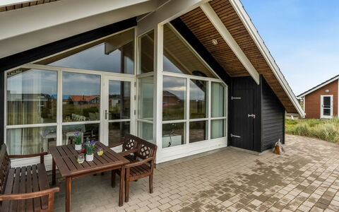 Sochyeta - 150M from the Sea: Dach, Haus, Zuhause, Hütte, Abstellgleis, Estate, Auffahrt, Gartenbauten, Garten, Schuppen