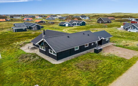 Sochyeta - 150M from the Sea: Dach, Haus, Zuhause, Hütte, Abstellgleis, Estate, Auffahrt, Gartenbauten, Garten, Schuppen