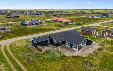Sochyeta - 150M from the Sea: Dach, Haus, Zuhause, Hütte, Abstellgleis, Estate, Auffahrt, Gartenbauten, Garten, Schuppen