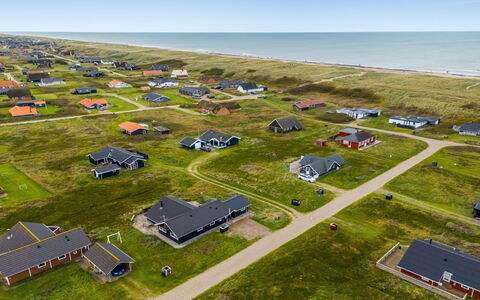 Sochyeta - 150M from the Sea: Dach, Haus, Zuhause, Hütte, Abstellgleis, Estate, Auffahrt, Gartenbauten, Garten, Schuppen