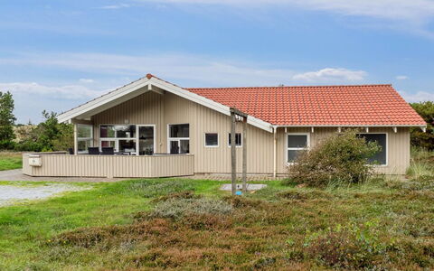 Zoya - 900M from the Sea: Dach, Haus, Zuhause, Hütte, Abstellgleis, Estate, Auffahrt, Gartenbauten, Garten, Schuppen