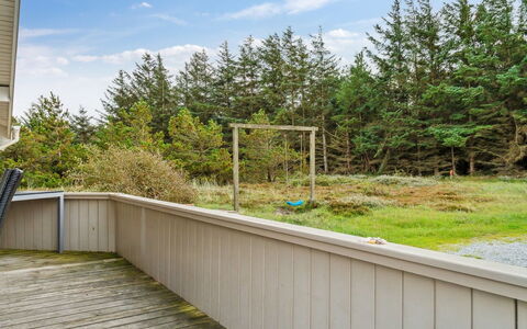 Zoya - 900M from the Sea: Dach, Haus, Zuhause, Hütte, Abstellgleis, Estate, Auffahrt, Gartenbauten, Garten, Schuppen