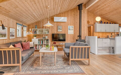 Heggi - 900M from the Sea: Holz, Decke, Interior Design, Flooring, Möbel, Fussboden, Zuhause, Holzboden, Zimmer, Wohnzimmer