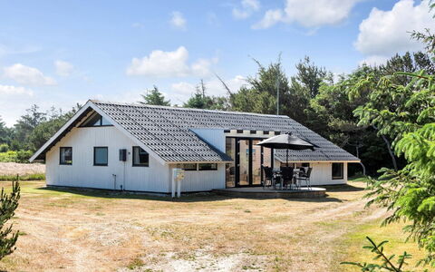 Suncica - 700M from the Sea: Zuhause, Wohngebiet, Haus, Hütte, Dach, Grundstueck, Abstellgleis, Garten, Estate, Rasen